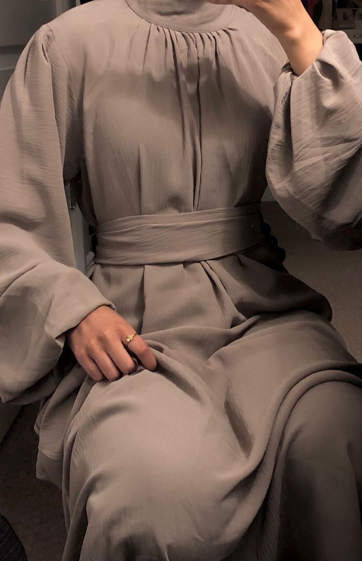 Hayaa Abaya in Lilac Grey