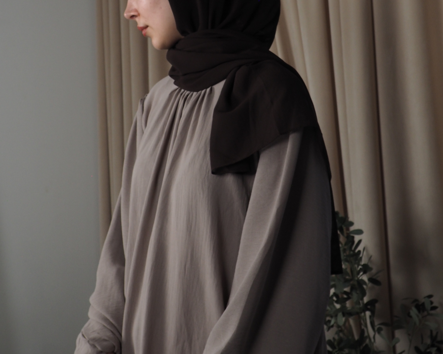 Hayaa Abaya in Lilac Grey