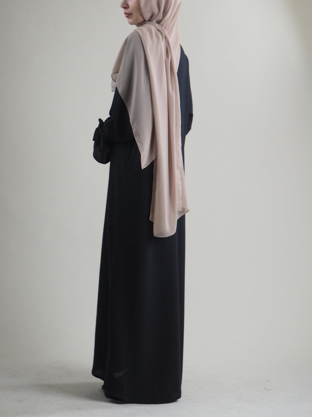 Maryam Abaya in Charocal Grey
