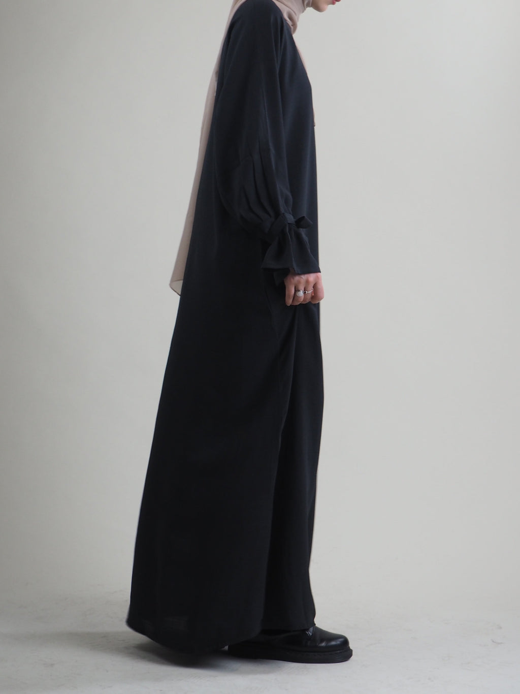 Maryam Abaya in Charocal Grey