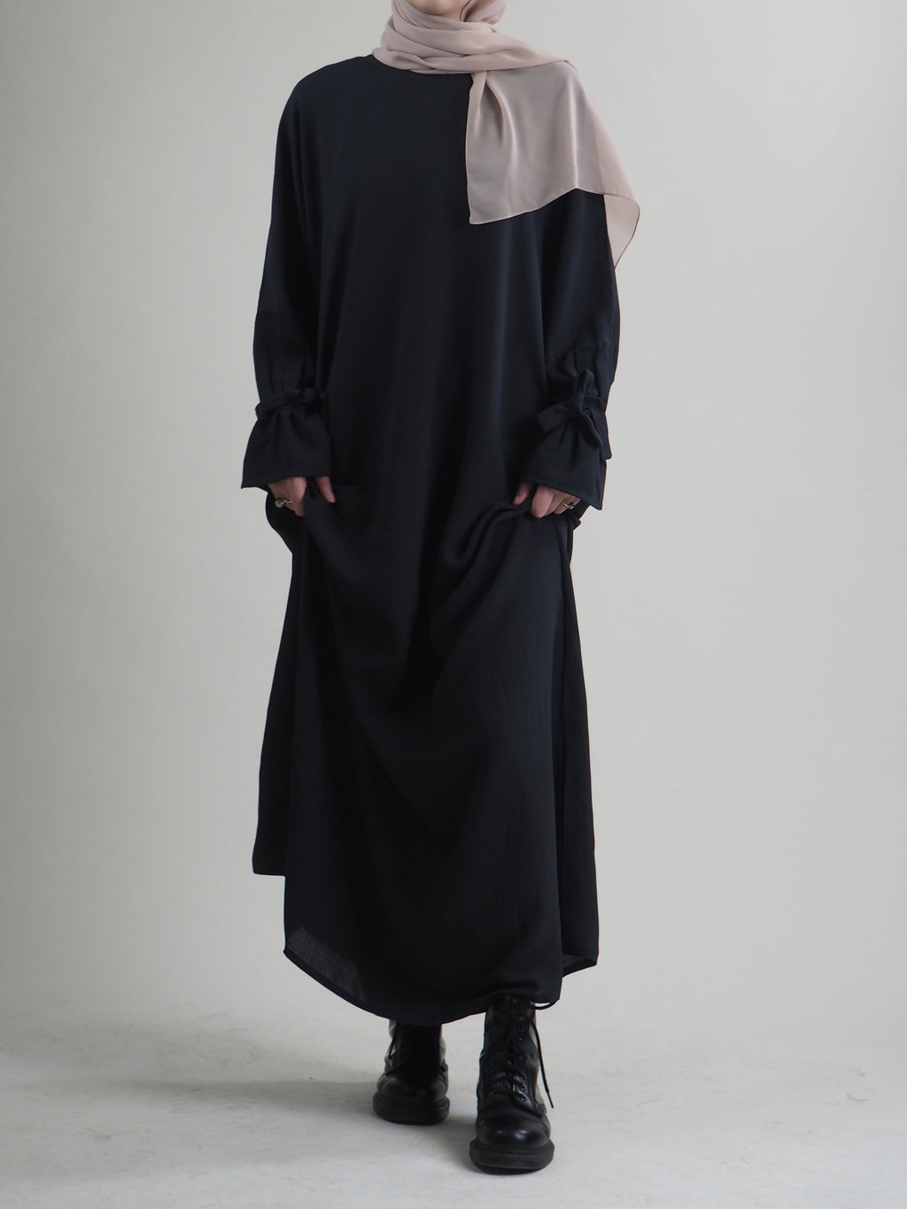 Maryam Abaya in Charocal Grey