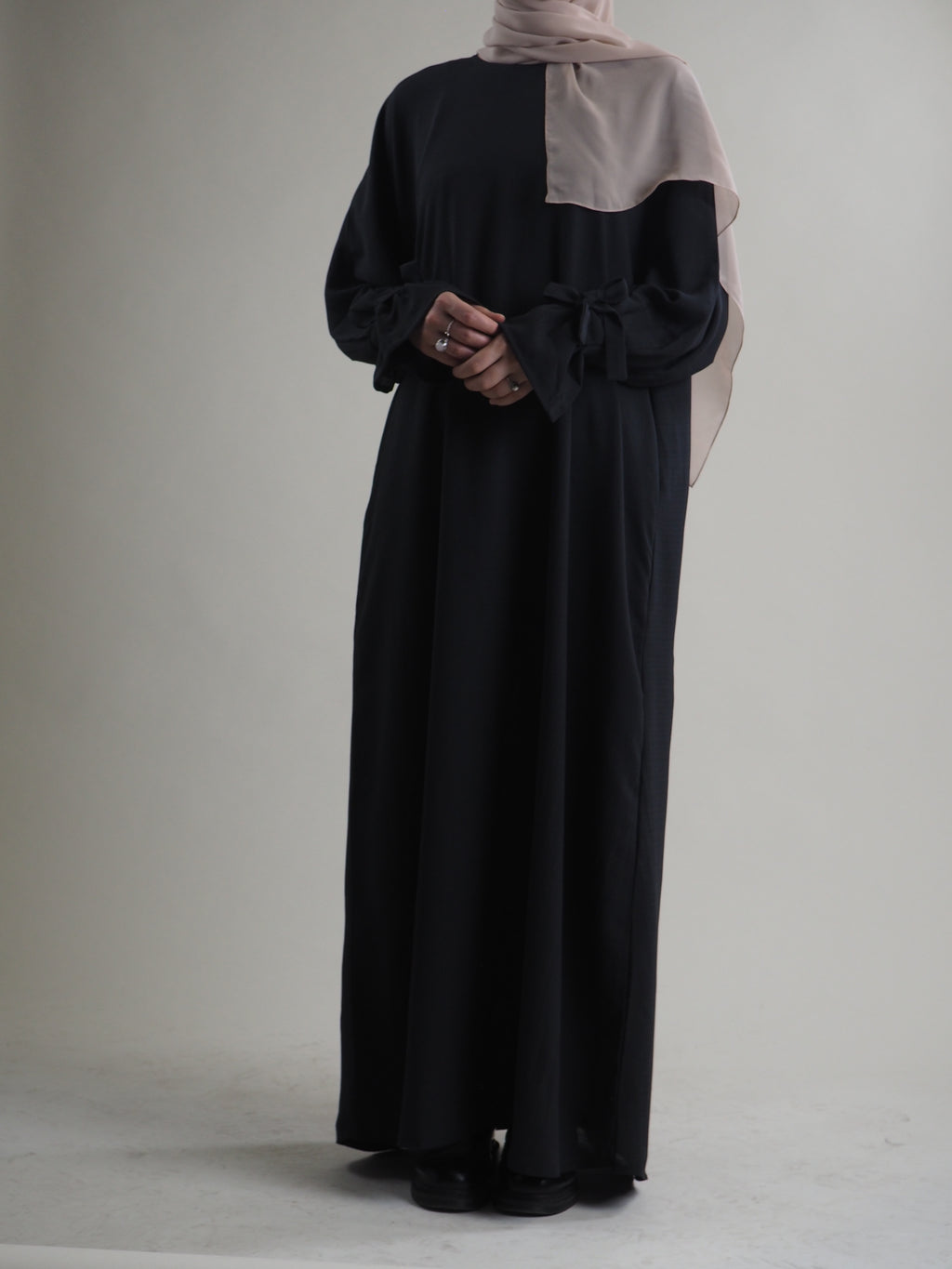 Maryam Abaya in Charocal Grey